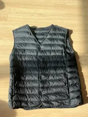 ブラック軽量ダウンベスト
