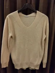 M24 OPAQE.CLIP　オペークドットクリップ　Vネックニットトップス　柔らか肌なじみ