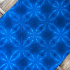 s206 【sato】 藍染 手ぬぐい 重ね 雪花絞り 雪花絞り重ね 有松鳴海絞り と同技法 手染め ハンドメイド 青色 ブルー 紺色 ネイビー タペストリー 籠バッグと好相性 綿100% 綿はぎれ 日本手拭い 一点物 和柄 ハンドメイド 半襟 半衿 バンダナ