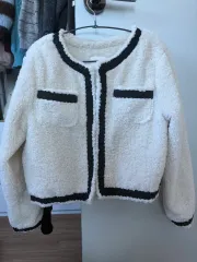 白ボアバイカラージャケット