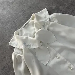 昭和レトロ アイボリー 小花刺繍 セーラーカラー スカラップ襟 パールボタン長袖ブラウス
