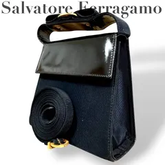 ☆★ Salvatore Ferragamo　サルヴァトーレフェラガモ★ショルダーバッグ　ハンドバッグ　2WAY　ヴァラ　エナメル　ブラック　チャーム　ロゴ　ゴールド金具　斜め掛け★♯2184