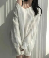 白 Vネック アンゴラ ルーズフィット ニット