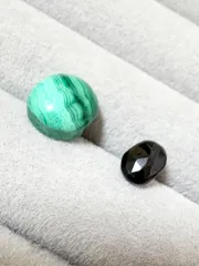 マラカイト×ブラックスピネル アシンメトリーピアス（サージカルステンレス）　K18メッキ