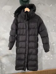 モンベル ロングダウンジャケット ブラック カラーです。サイズは 90