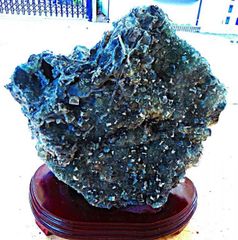 青色・緑色の鉱石 自然石 木製台座付き 青色・緑色の鉱石 自然石 木製台座付き - メルカリ