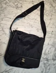 ブラック メッセンジャーバッグ