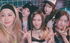 LE SSERAFIM ソロ ジャケット ver. 集合 DIFFERENT日本盤 B