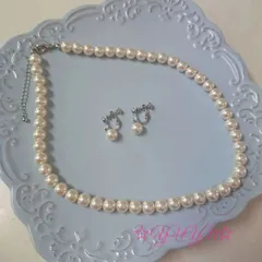 パールのネックレスとイヤリングセット