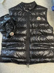 23ss/ほぼ新品 オッケーモール モンクレール ダウンベスト サイズ2