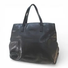 ゲス GUESS トートバッグ ロゴ刻印 ブラック 黒系 レザー