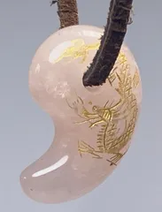 ピンク水晶(ローズクォーツ)勾玉龍彫気運上昇御守りペンダントネックレス