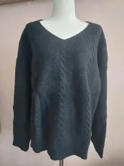 Vネックケーブルニット ブラック