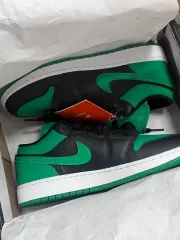 NIKE エア ジョーダン1 ロー ラッキーグリーン