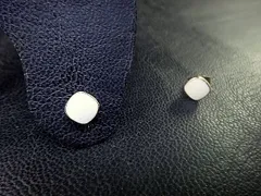 ホワイト スクエア　YG(イエローゴールド／シルバー）マグネット　イヤリング　（ピアス風