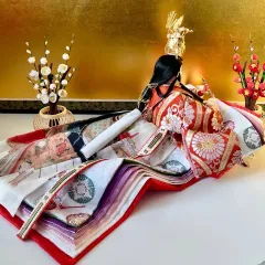 新品☆究極の造形美☆極上王朝絵巻雛☆正絹☆一刀彫り木手☆桐胴☆大人のための雅な極上絵巻雛☆雛祭り☆雛人形☆お雛様☆平安朝ドールハウス☆伝統工芸品☆純木工芸☆親王飾り☆光る君へ ☆親王小道具、白木の親王玉台付き☆別売り天冠もお似合い
