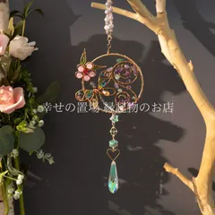 蝶々 モチーフ サンキャッチャー クリスタル 吊り下げ インテリア ワイヤーアート オーナメント 窓辺 飾り レインボー プリズム 風水 癒し 玄関 リビング 寝室 車内 北欧風 ナチュラル雑貨 ギフト プレゼント 開運インテリア おしゃれ かわいい