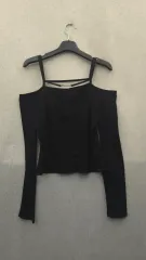 468 Jacquemus ブラック オフショルダー 長袖 Tシャツ