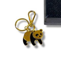 新品！PRADA プラダ panda パンダキーホルダー バッグチャーム - メルカリ