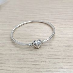 Pandora スターリングシルバー クリスタル バングル ノベルティ - メルカリ
