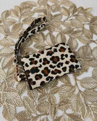 シックなヒョウ柄のミニポーチ　ハンドメイド　豹　定期入れ　小銭入れ　メイクポーチ　ポーチ　カードケース　ブラック　動物　ストラップ