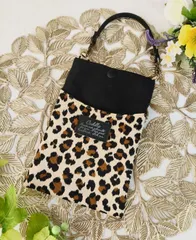 シックなヒョウ柄のスマホショルダー　ハンドメイド　動物　スマホケース　ブラウン　2WAY　豹　大人かわいい　ポシェット　肩がけ