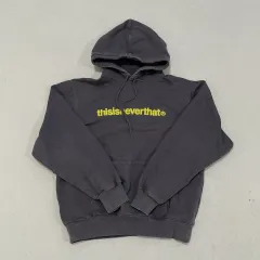 M ディスイズネバーザット T ロゴ チャコール フード スウェットシャツ 0127