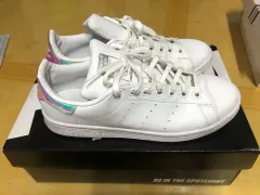 アディダス スタンスミス 白 ホログラム スニーカー