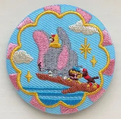 Disney ディズニー 刺繍缶バッジ ダンボ 水色 食玩 刺繍 缶バッジ