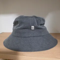 グレー色 バケットハット