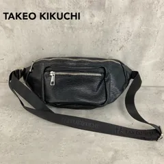 美品 TAKEO KIKUCHI タケオキクチ ボディバッグ ウエストポーチ ショルダーバッグ ワンショルダー 斜めがけ 背面メッシュ素材 レザー調 シボ革風 刻印入りベルト ロゴタグ付き メンズ 鞄 黒 ブラック コンパクト 多収納 外ポケット ★ ■■