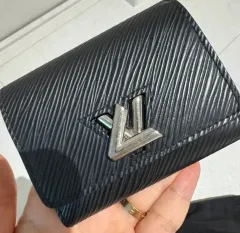 Louis Vuitton エピ ブラック 二つ折り財布 (正規品)