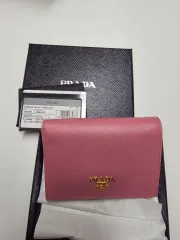 プラダ サフィアーノ ピンク 二つ折り財布