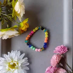 ハンドメイドビーズブレスレット／カラフルマルチカラー×ゴールドアクセント／17cm／ユニセックス