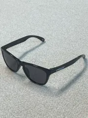 オークリー フロッグスキン ブラック カラー モデル番号は OO9245-7554