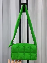 グリーン キルティング ダウン ショルダーバッグ