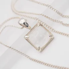 M086 水晶 STERLING SILVER925刻印 ペンダント ネックレス インタリオ彫刻 フラワー デザイン シルバー