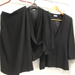 ks181◆フォーマル(3点セット) ブラック (Mサイズ相当) ジャケット(両サイドポケット付き) Vネックジャケット(内ボタン１つ欠品)・タイトスカート