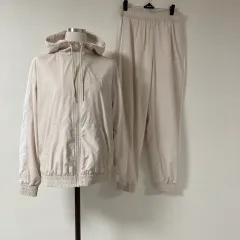 ナイキ レディース ランニング ウィンドブレーカー セット ホホ店舗