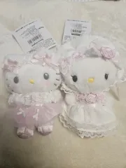 白猫ハローキティマスコットと白フリルマスコットセット出品