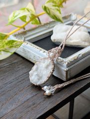 天の光】ゼウスクォーツのポイントマクラメペンダント 〜六芒星の守護