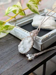 ☆ホワイトシュガードゥルージー☆マクラメ編みネックレス 521・マクラメネックレス