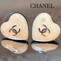 シャネル　CHANEL　ココマーク　ハートモチーフ　ブラックアイボリー　樹脂系　ピアス　【シリアル（コメ）欠落】