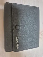カルバン・クライン中財布