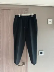 UNIQLO ユニクロ U テーパード フィット スラックス_ブラック (XL)