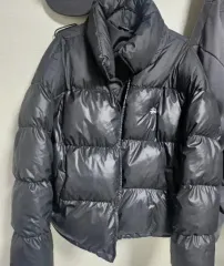 STUSSY ブラック ダウン アウター 偽物