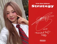 【中古】コレクションカード(女性) TWICE/ツウィ(TZUYU)/裏面赤・印刷サイン・メッセージ入り/CD「STRATEGY」(Step 1 ver.)封入フォトカード