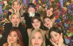 【中古】コレクションカード(女性) TWICE/集合(9人)/横型/CD「Eyes wide open」付属フォトカード