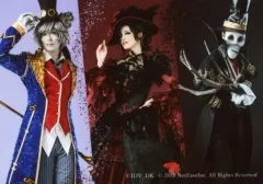 【中古】生写真(男性) 五十嵐啓輔(写真家(ジョゼフ))・大湖せしる(血の女王(マリー))・成松慶彦(リッパー(ジャック))/横型・膝上・キャラクターショット/「Identity V /第五人格 STAGE 大感謝祭」トレーディングブロマイド 特別衣装ハンター