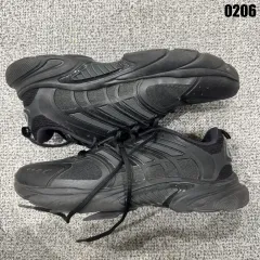 アディダス ブラック ランニング スニーカー